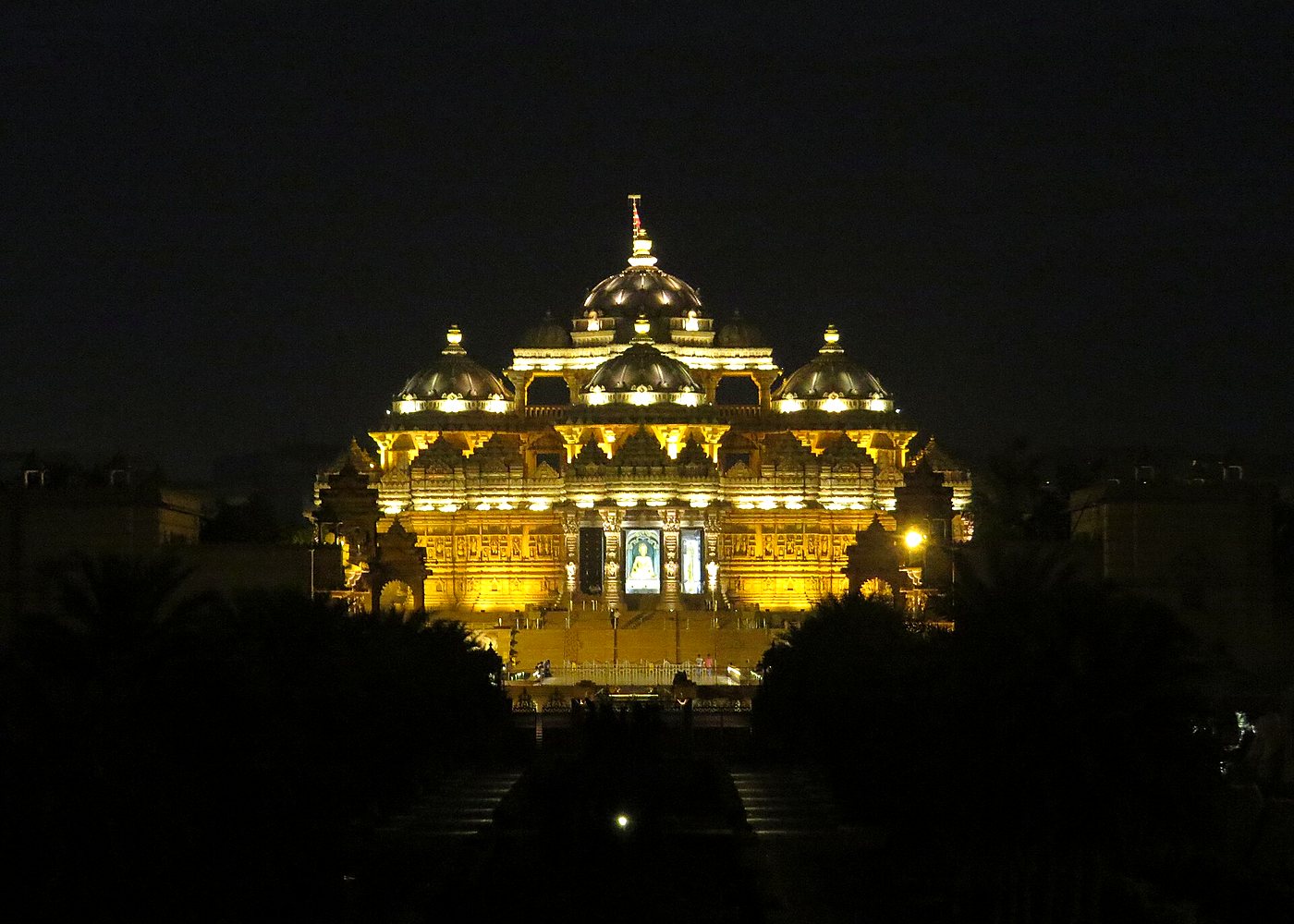 Akshardham Temple at Dusk with the Water Show — photo 3